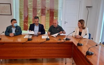 The Club Nàutic Sant Feliu de Guíxols transfers 60 years of documentation to the Municipal Archives